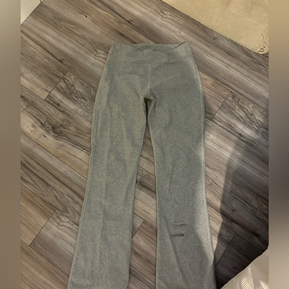 grey legging!